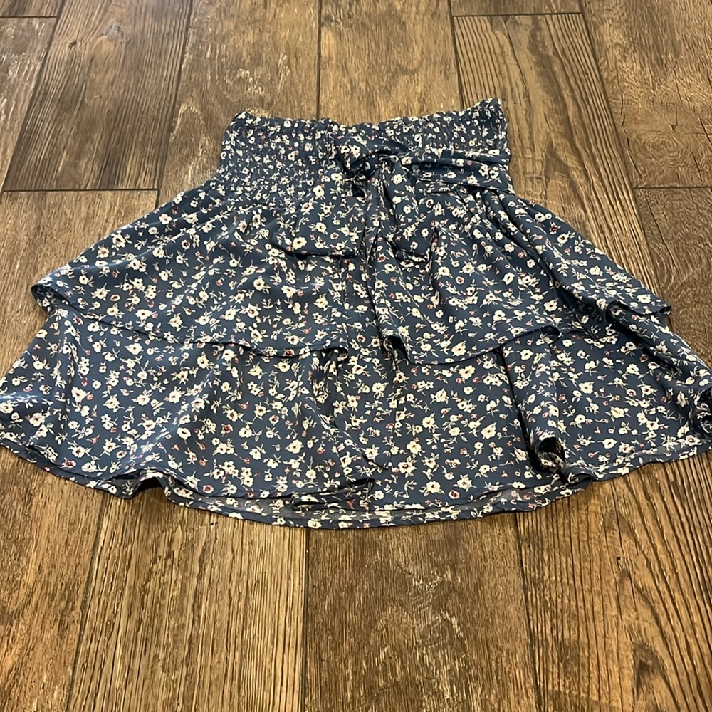 Simplee Girls Sise Small Skirt.